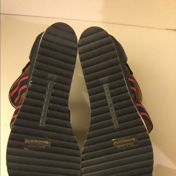 Tommy Hilfiger platform/Wedge Sandals NWOT - Picture 4 of 5
